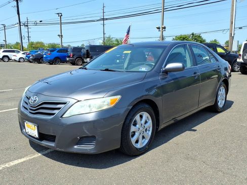 Used 2011 Toyota Camry LE w/ LE Extra-Value Pkg FWD image 3