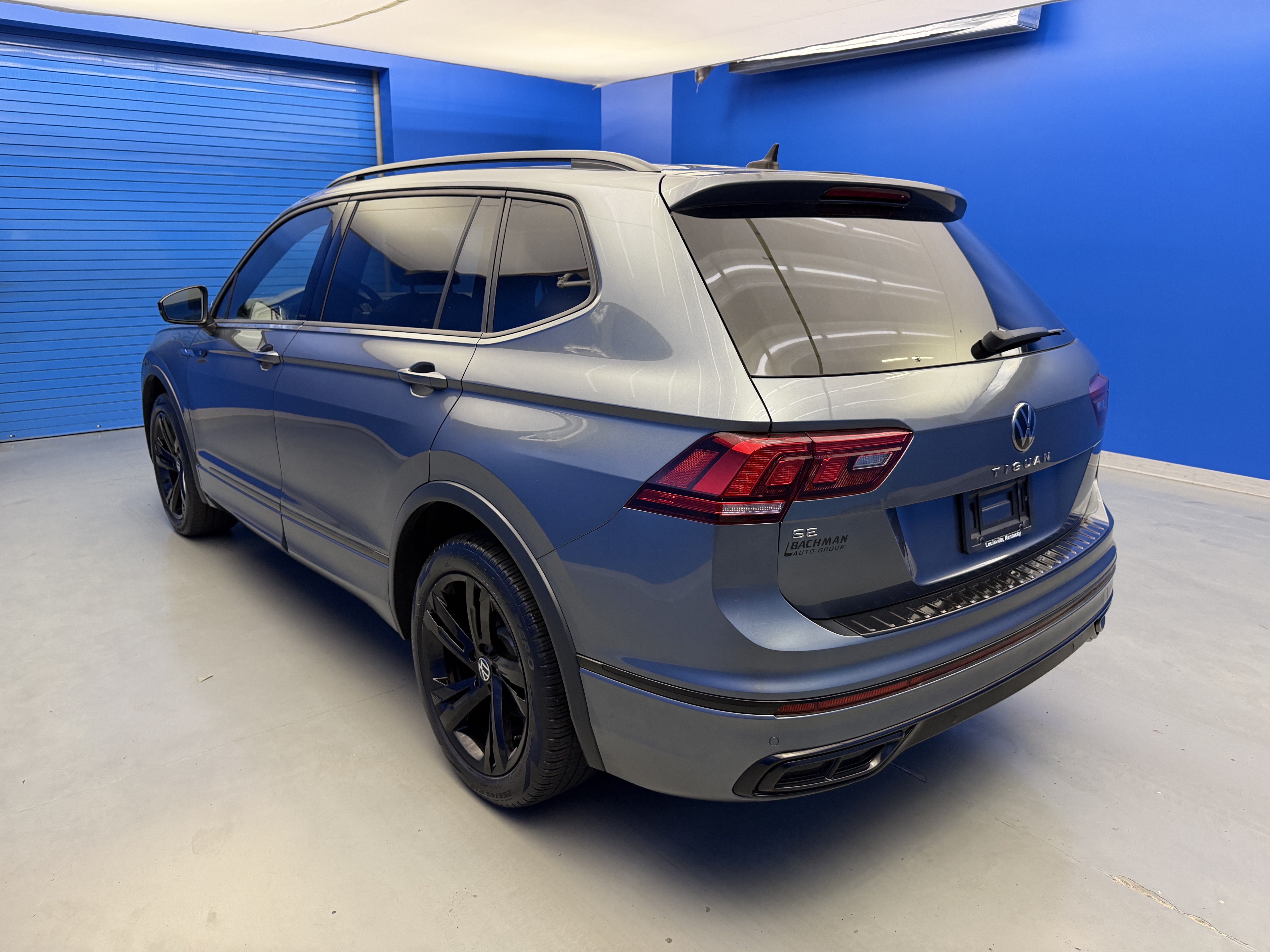 Certified 2023 Volkswagen Tiguan SE R-Line FWD image 5