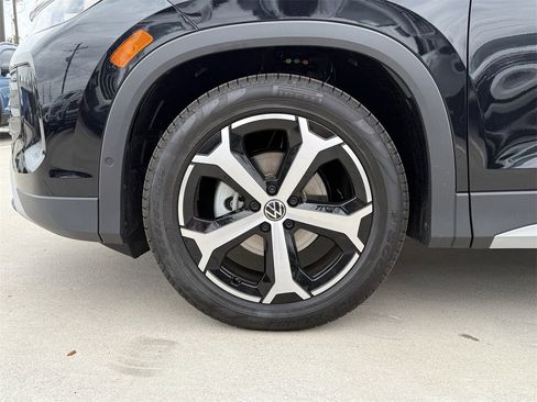 New 2026 Volkswagen Tiguan SE image 9