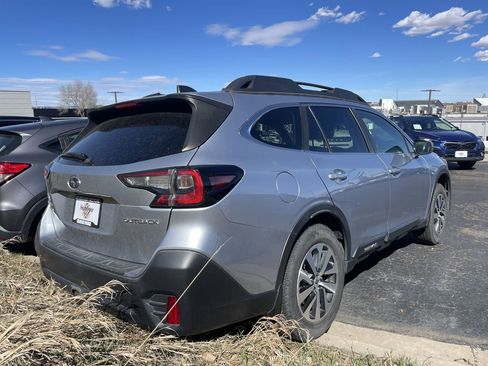 Used 2020 Subaru Outback Premium image 3