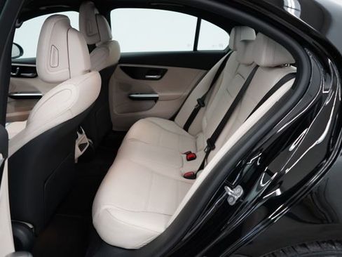 Used 2025 Mercedes-Benz C 300 4MATIC Sedan image 9