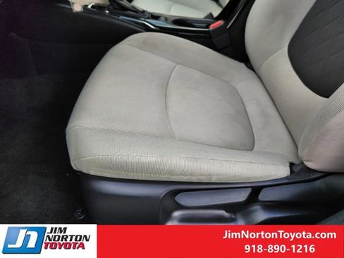 Used 2021 Toyota Corolla LE image 26