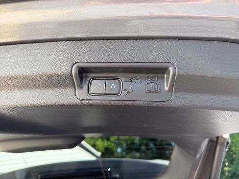 Used 2022 Ford Explorer Limited w/ Equipment Group 301A RWD image 22