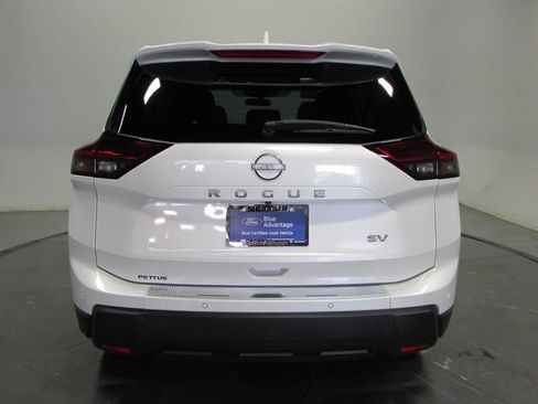 Used 2024 Nissan Rogue SV w/ SV Premium Package FWD image 6
