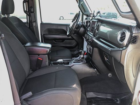 Used 2018 Jeep Wrangler Unlimited Sahara AWD/4WD image 20
