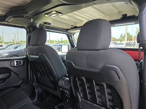 Used 2021 Jeep Gladiator Rubicon image 12
