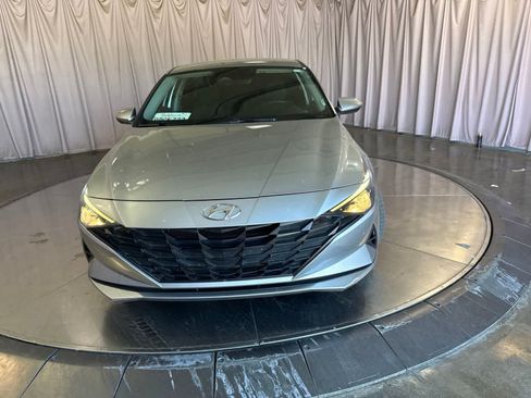 Used 2022 Hyundai Elantra SEL FWD image 2