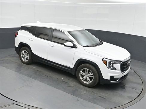 Used 2024 GMC Terrain SLE image 28