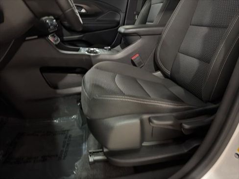 Used 2024 GMC Terrain SLE image 9