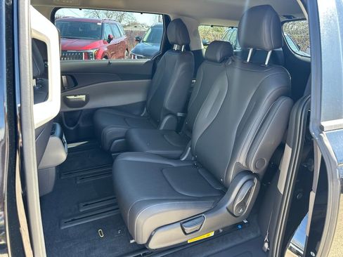 New 2026 Kia Carnival EX FWD image 14