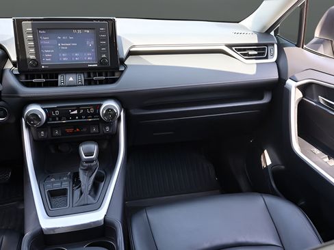 Used 2021 Toyota RAV4 XLE Premium FWD image 18