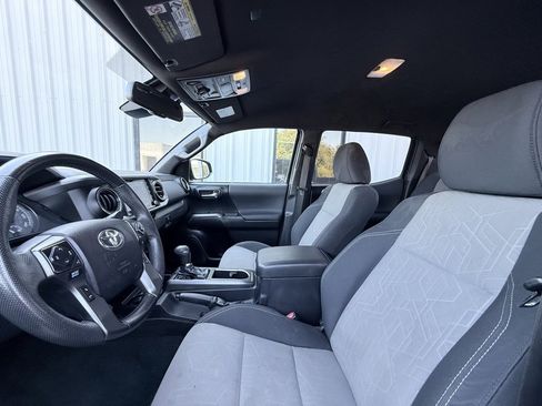 Used 2022 Toyota Tacoma TRD Off-Road image 26