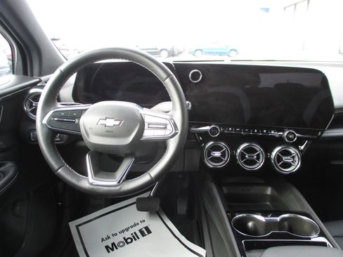 Used 2024 Chevrolet Blazer EV LT image 12