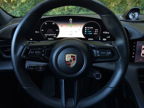 Used 2023 Porsche Taycan image 29