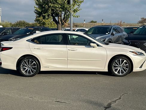 Used 2021 Lexus ES 300h 300h image 3