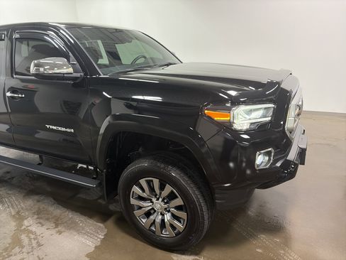 Used 2023 Toyota Tacoma Limited image 38