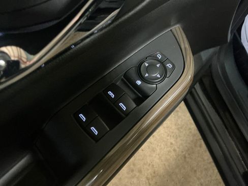 Certified 2023 GMC Acadia SLE w/ Driver Convenience Package image 12