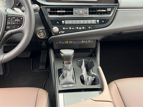 New 2025 Lexus ES 300h w/ Premium Package image 10