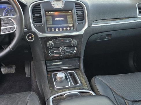 Used 2017 Chrysler 300 C image 20