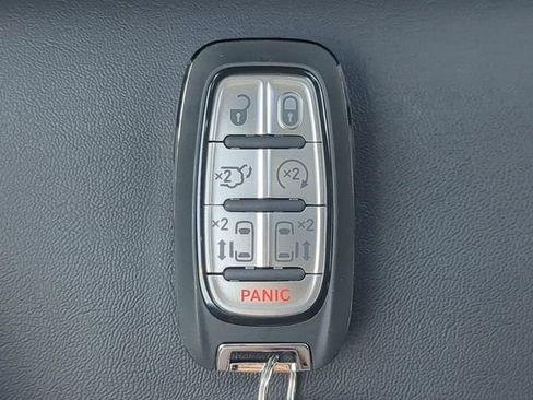 New 2026 Chrysler Pacifica Select FWD image 36