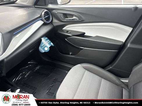 Used 2025 Chevrolet Trax LT w/ LT Convenience Package FWD image 30