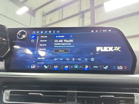 Used 2025 Chevrolet Traverse LT FWD image 26