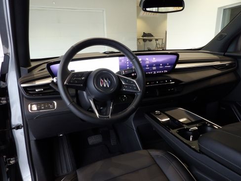 Used 2025 Buick Enclave Preferred image 17