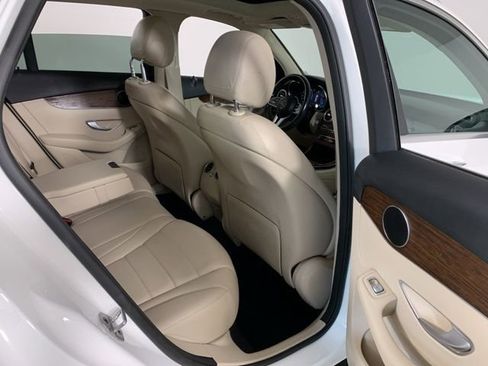 Used 2022 Mercedes-Benz GLC 300 4MATIC image 37