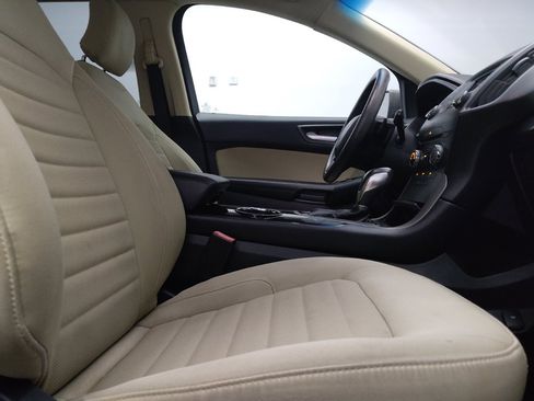 Used 2017 Ford Edge SE FWD image 21