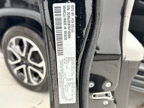 Used 2022 Jeep Compass Limited image 11