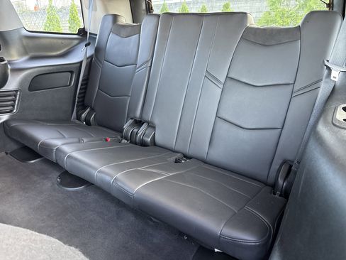 Used 2020 Cadillac Escalade Luxury image 33