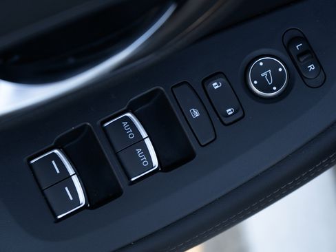 Certified 2025 Honda HR-V EX-L image 39