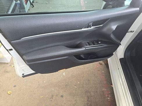 Used 2022 Toyota Camry XSE FWD image 10