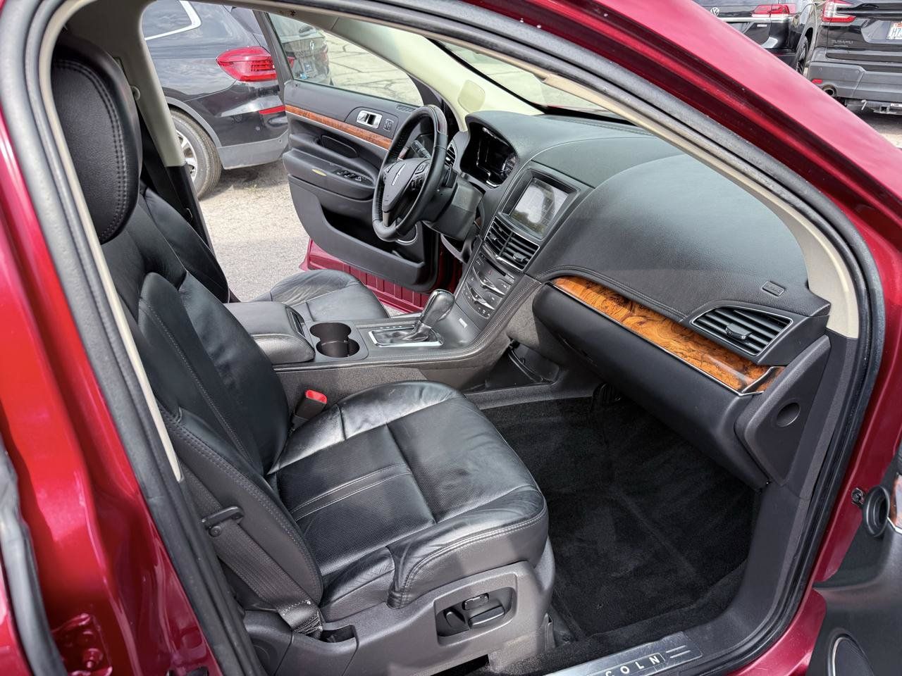 Used 2018 Lincoln MKT FWD image 14