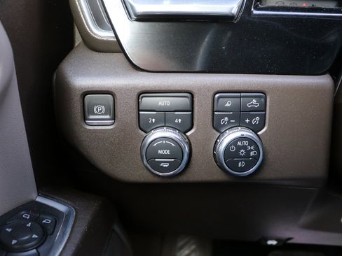Used 2024 GMC Sierra 1500 SLT AWD/4WD image 12