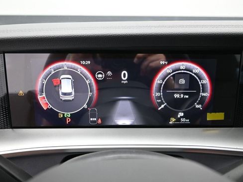 New 2025 Volkswagen Tiguan SE image 17