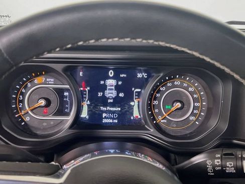 Used 2025 Jeep Wrangler Unlimited Sahara AWD/4WD image 9