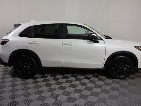 Certified 2025 Honda HR-V Sport image 9