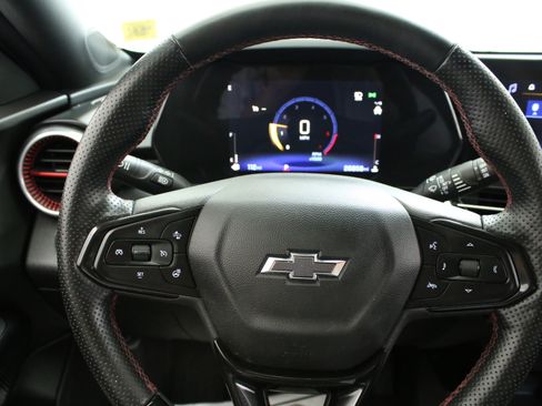Used 2024 Chevrolet Trax RS w/ Driver Confidence Package FWD image 14