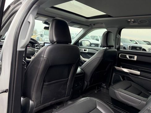 Used 2023 Ford Explorer XLT w/ Equipment Group 202A image 10