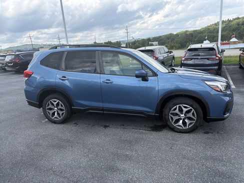 Used 2020 Subaru Forester Premium w/ Popular Package #1 AWD/4WD image 3