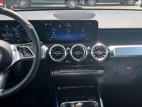 Used 2026 Mercedes-Benz GLB 250 4MATIC image 5