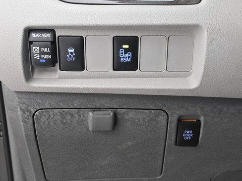 Used 2015 Toyota Sienna XLE image 26