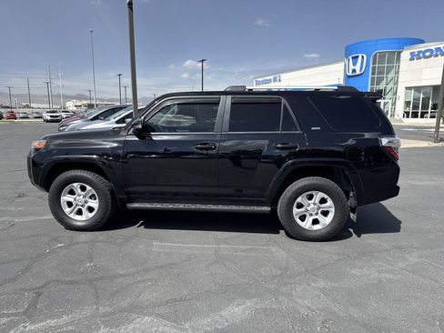 Used 2020 Toyota 4Runner SR5 Premium w/ Moonroof Package AWD/4WD image 6