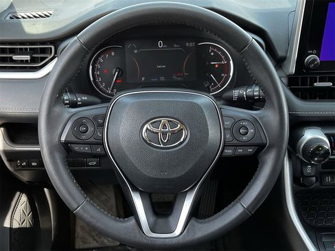 Used 2023 Toyota RAV4 XLE Premium image 11