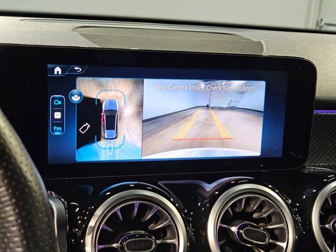 Used 2025 Mercedes-Benz GLB 35 AMG 4MATIC image 32