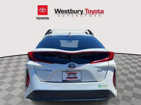 Used 2022 Toyota Prius Prime XLE FWD image 11