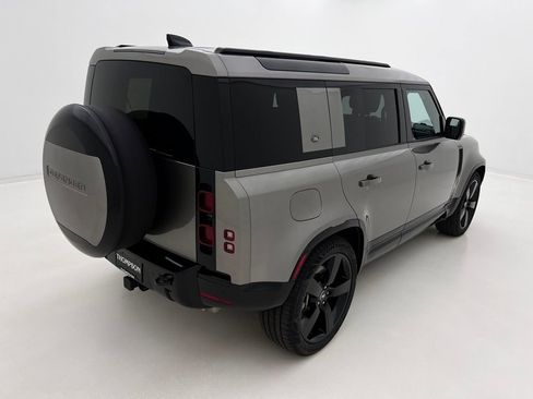 Used 2024 Land Rover Defender 110 X-Dynamic SE AWD/4WD image 8