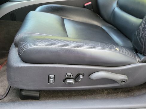 Used 2004 Chevrolet SSR w/ Preferred Equipment Group image 13