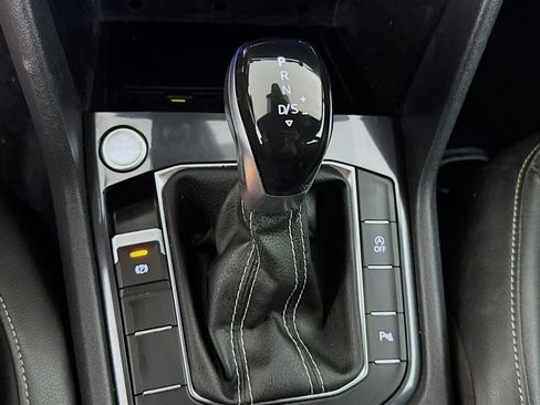 Used 2023 Volkswagen Tiguan SE R-Line FWD image 18